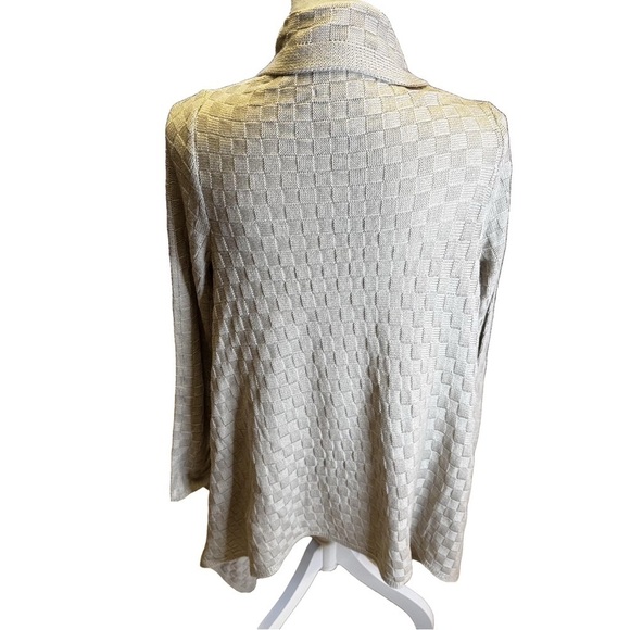 Venus Beige Tan Basket Weave Wrap Sweater with Toggle Closure 
NWT 
Size Small - Picture 4 of 16